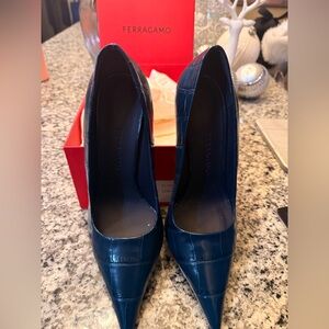 Salvatore Ferragamo Women's Blue Leather Pumps